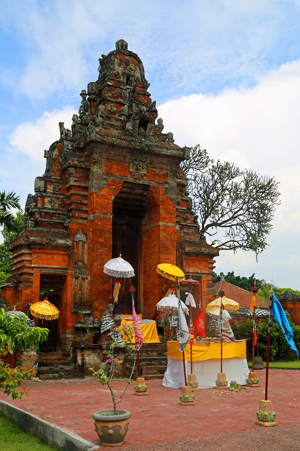 KlungKung Palace In Bali - Tammilee Tips