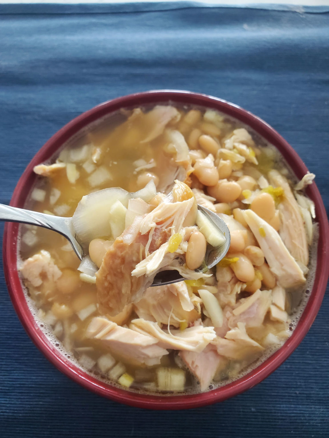 Crock Pot White Chicken Chili Recipe {Video} - Tammilee Tips