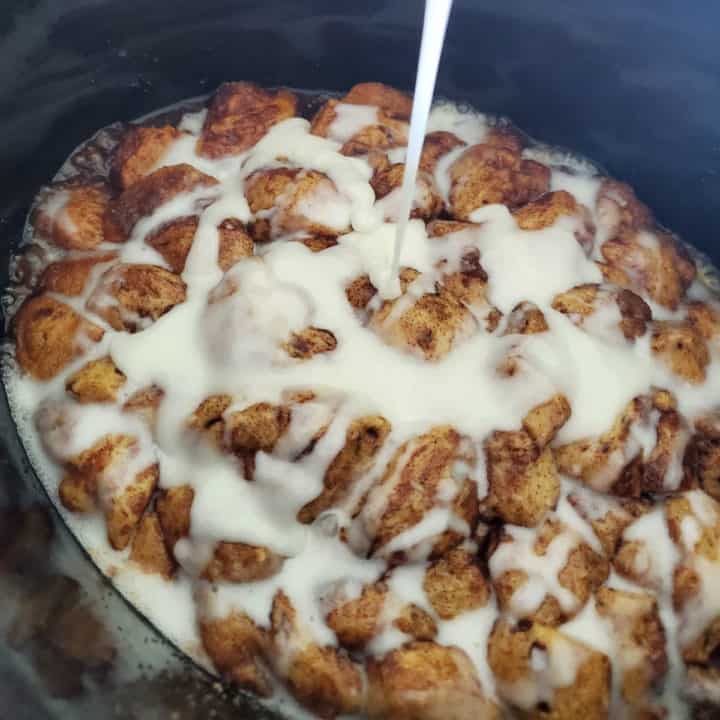 Crockpot Cinnamon Roll Monkey Bread Recipe {Video} - Tammilee Tips