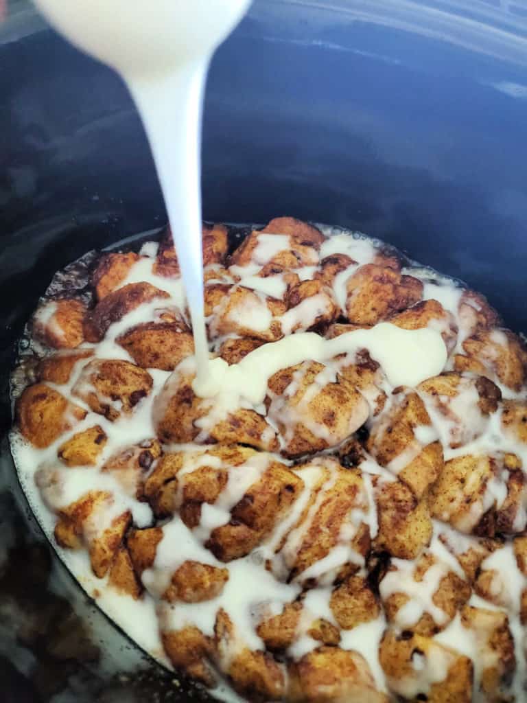 Crockpot Cinnamon Roll Monkey Bread Recipe {Video} - Tammilee Tips