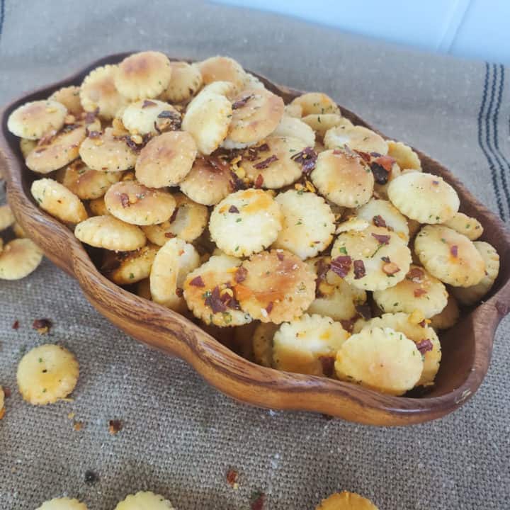 Spicy Oyster Crackers Recipe - Tammilee Tips