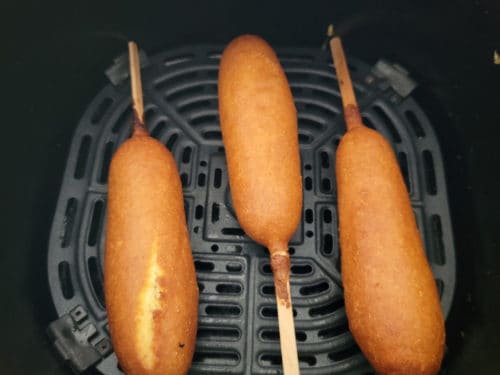 https://www.tammileetips.com/wp-content/uploads/2021/08/How-to-cook-Frozen-Corn-Dogs-in-Air-Fryer-1-500x375.jpg