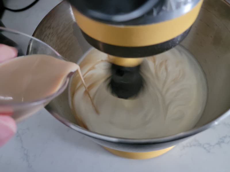 Baileys Whipped Cream - Tammilee Tips