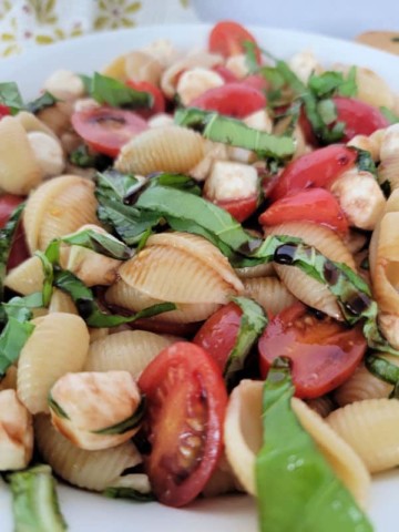 Caprese Pasta Salad - Tammilee Tips