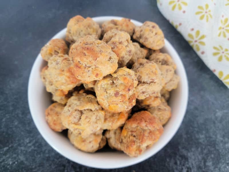 Cheddar Bay Sausage Balls (Only 4 Ingredients) - Plain Chicken