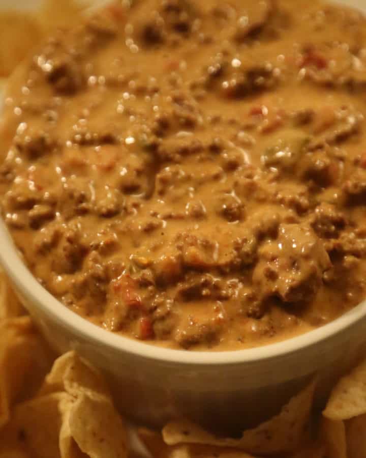 https://www.tammileetips.com/wp-content/uploads/2023/01/Crock-Pot-Chili-Cheese-Dip-recipe-720x900.jpg