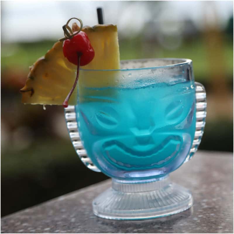 https://www.tammileetips.com/wp-content/uploads/2023/04/Blue-Hawaiian-Cocktail-800x800.jpg