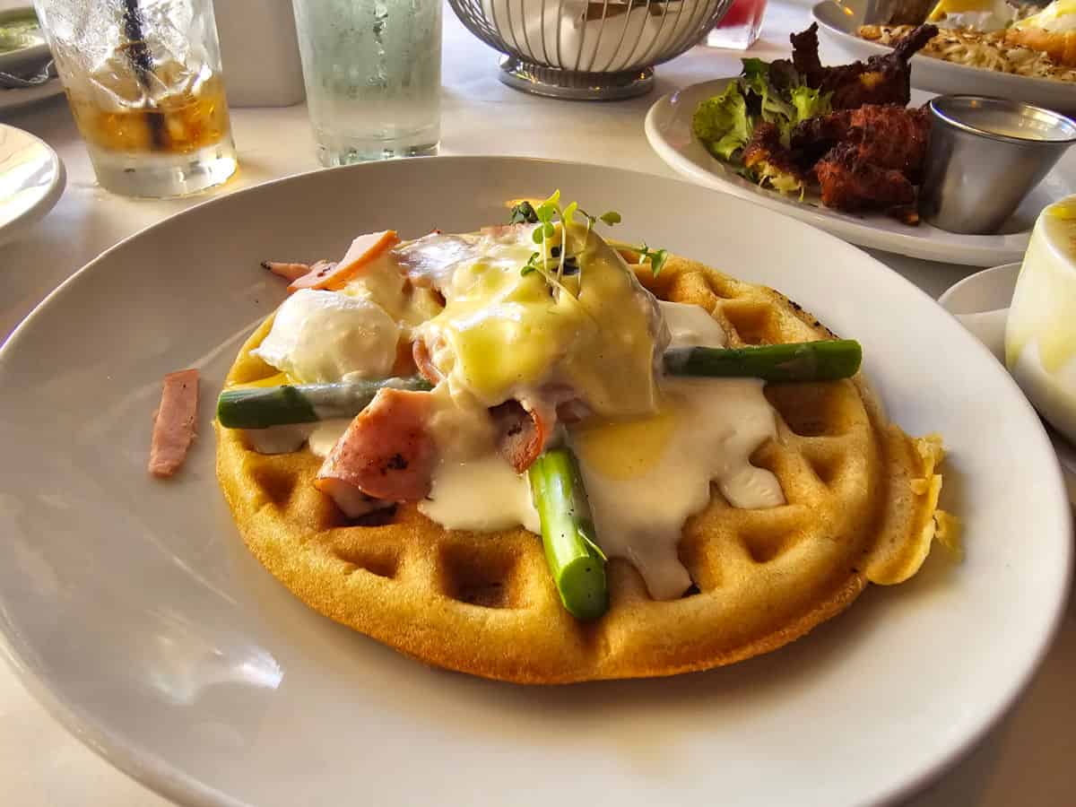 Waffle with ham, asparagus, and mornay sauce